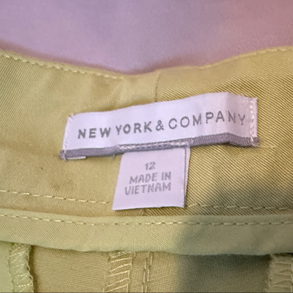 New York & Company Light Green Cropped Pants